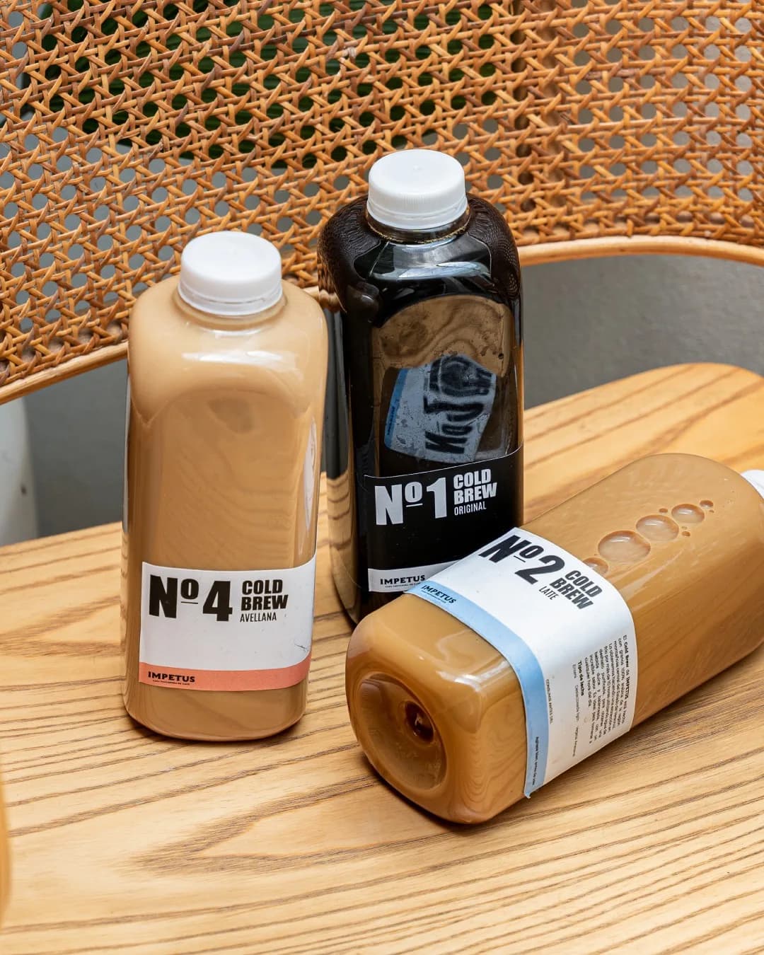 Cold brew de IMPETUS servido en botella